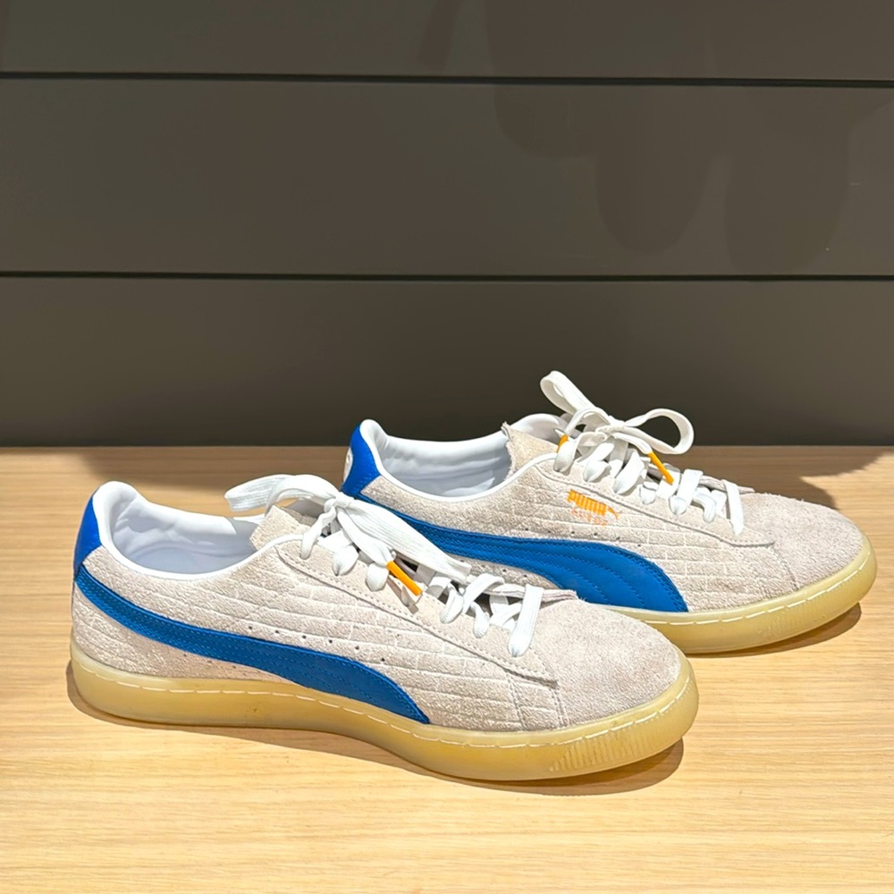 Pumas White Castle suede size 8